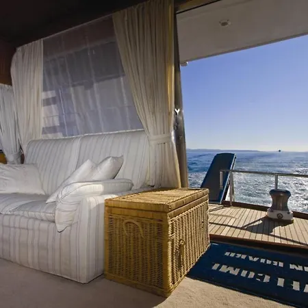 Ботель Motor Boat Paloma Rea