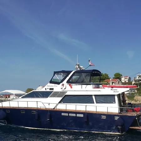 Botel Motor Boat Paloma Rea *