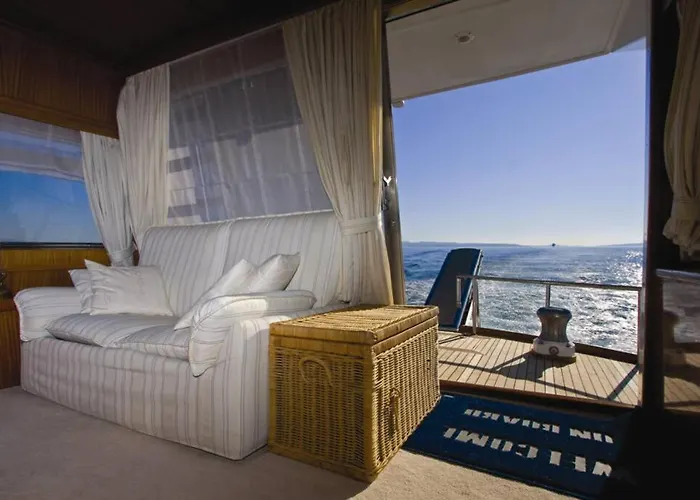 بوتيل Motor Boat Paloma Rea