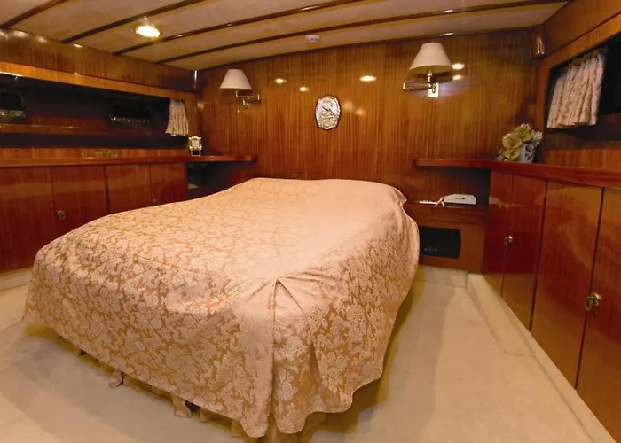 بوتيل Motor Boat Paloma Rea تروغير