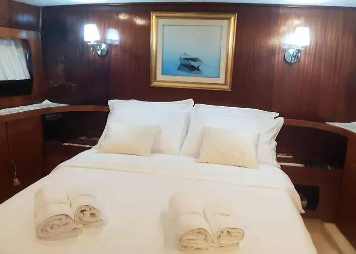 Motor Boat Paloma Rea