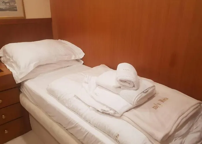 Motor Boat Paloma Rea *