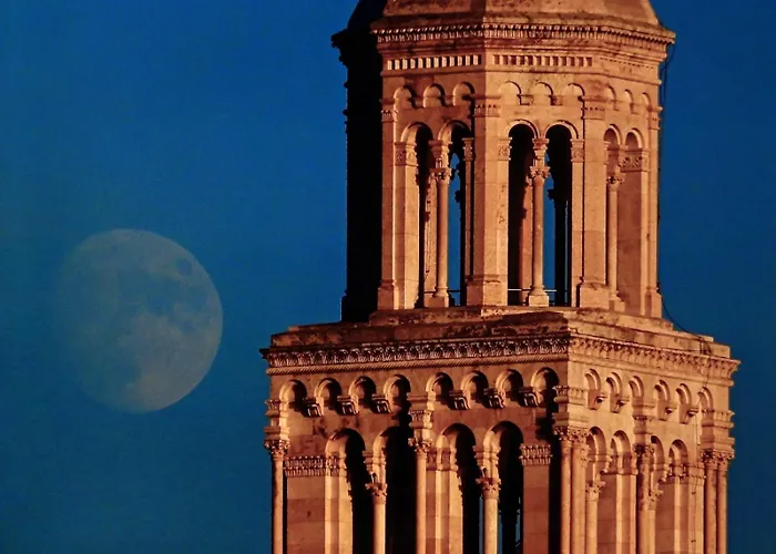 Botel Motor Boat Paloma Rea