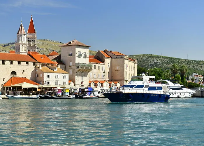 Botel Motor Boat Paloma Rea