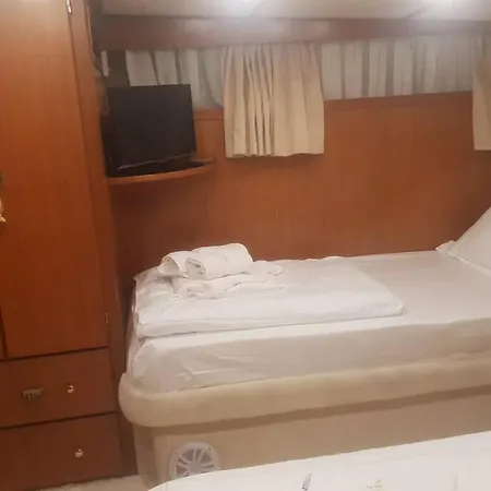 Botel Motor Boat Paloma Rea