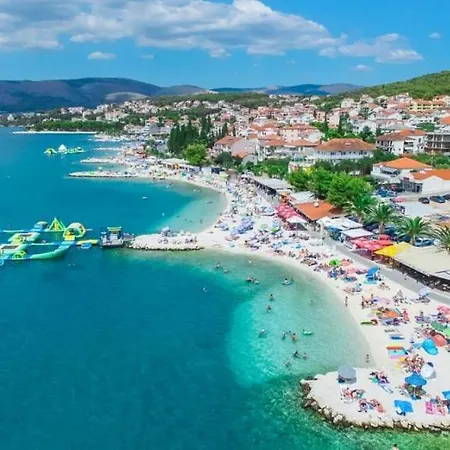 Motor Boat Paloma Rea Botel *