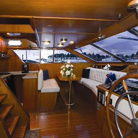 Motor Boat Paloma Rea Båthotell Trogir