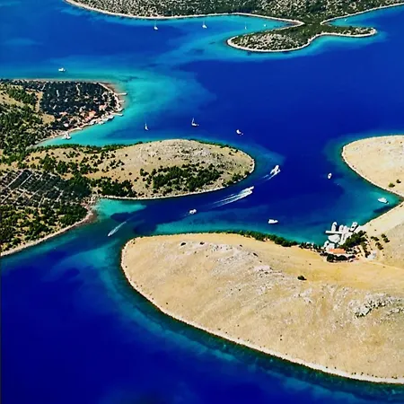 Botel Motor Boat Paloma Rea Trogir