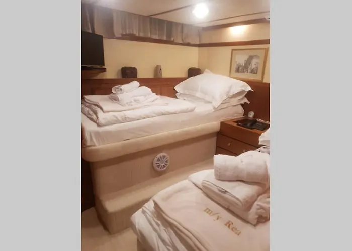 Motor Boat Paloma Rea *