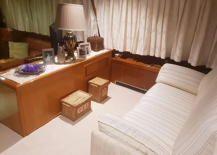 Motor Boat Paloma Rea 特罗吉尔