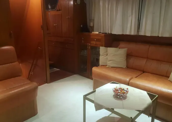 Motor Boat Paloma Rea * 特罗吉尔