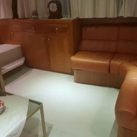Motor Boat Paloma Rea Hotel na wodzie *