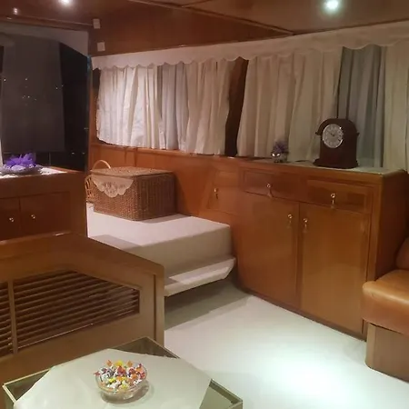 Motor Boat Paloma Rea * Τρογκίρ