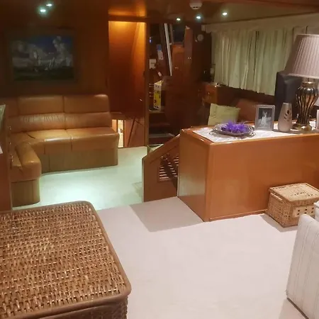 Πλωτό κατάλυμα Motor Boat Paloma Rea *