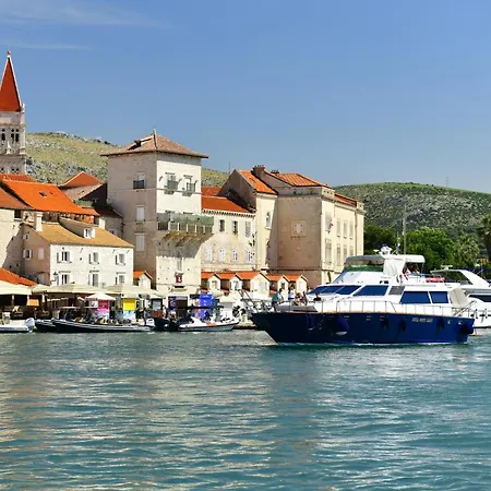 Πλωτό κατάλυμα Motor Boat Paloma Rea